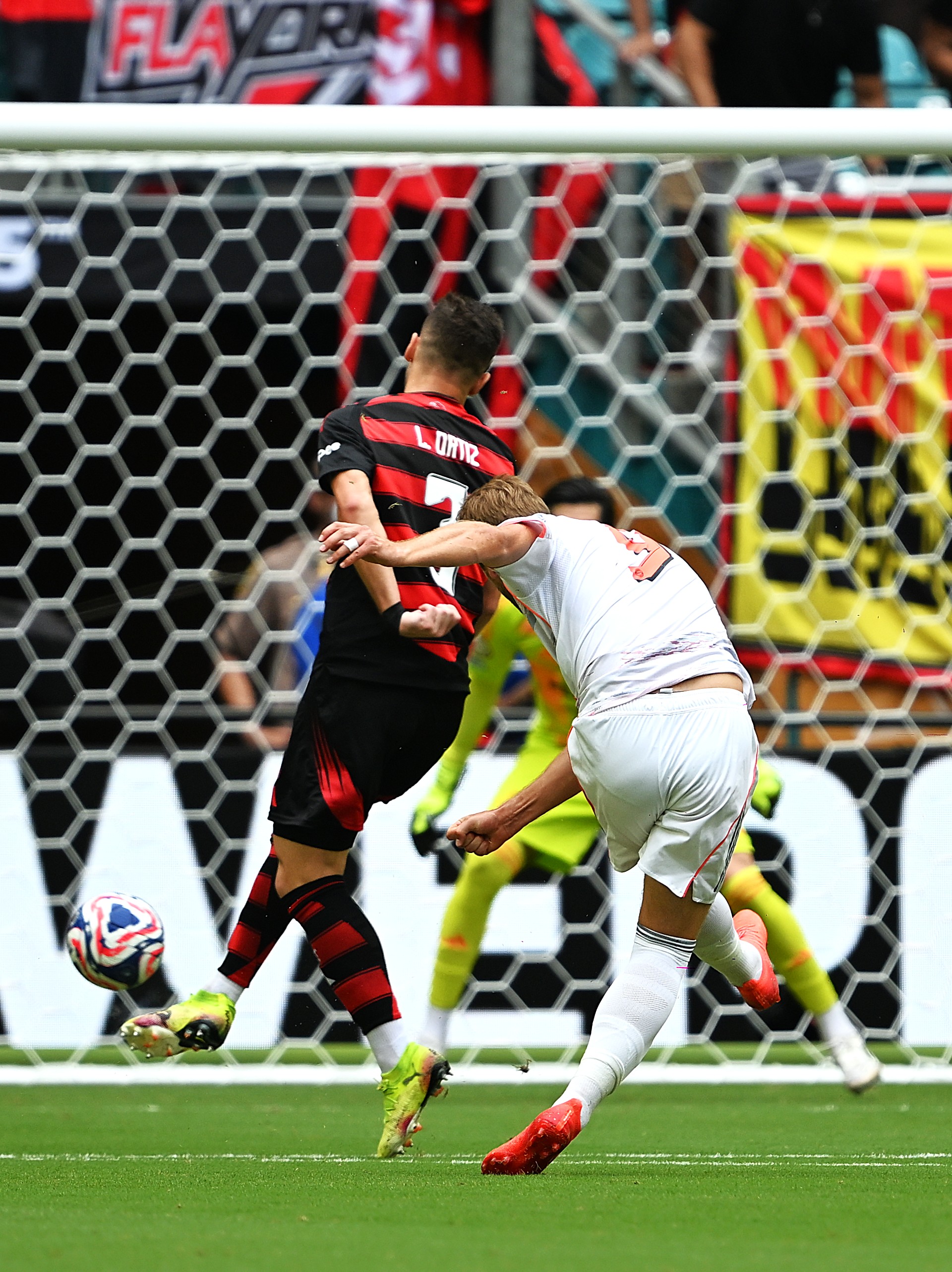 世俱杯爆冷!拜仁补时绝杀,球迷沸腾:不可思议! 世俱杯爆冷!拜仁补时绝杀,球迷沸腾:不可思议!