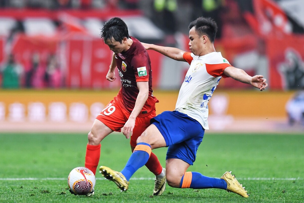 中超赛场上的精彩瞬间，每一场比赛都让人心潮澎湃