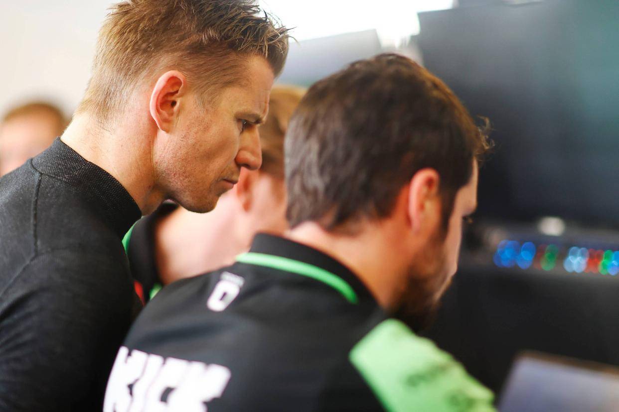 索伯车队力克哈斯车队,佩雷兹统治全场 索伯车队力克哈斯车队,佩雷兹统治全场