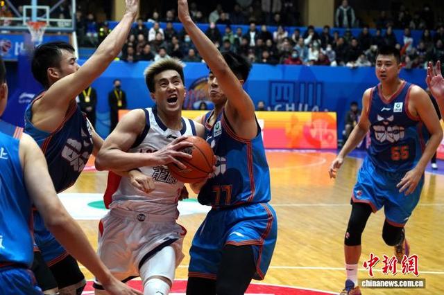 广东队横扫快船,郭艾伦带队取胜 广东队横扫快船,郭艾伦带队取胜