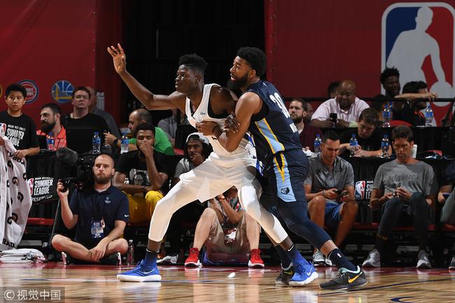 leisu-独行侠碾压雄鹿，米切尔刷新纪录