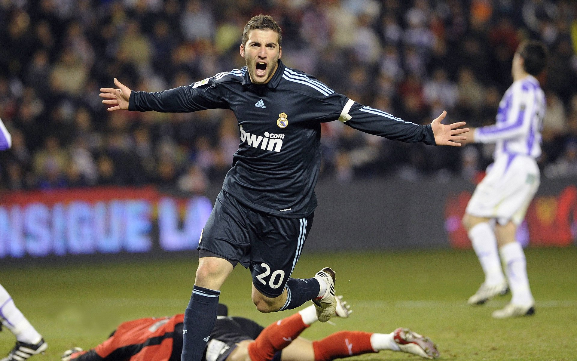 雷速下载-双线传奇，法兰西铁骑碾过日耳曼战车，陈雨菲羽坛巅峰展绝对统治